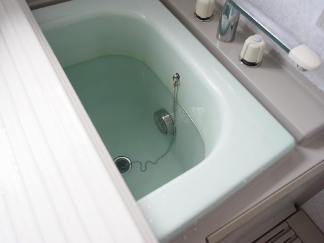 写真・既存給湯器の浴槽循環口